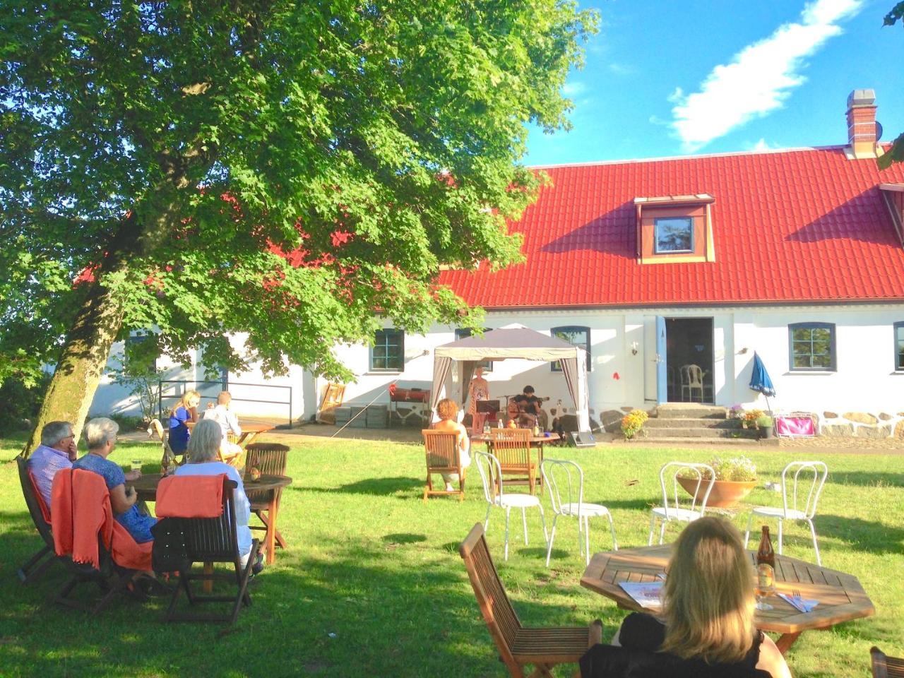 Tryde 1303 B&B Pa Oesterlen Tomelilla Buitenkant foto