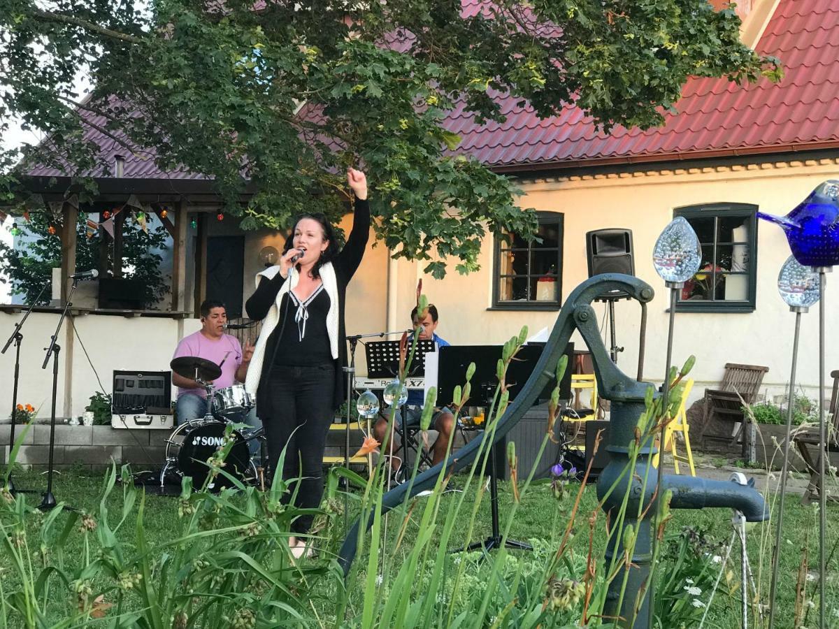 Tryde 1303 B&B Pa Oesterlen Tomelilla Buitenkant foto